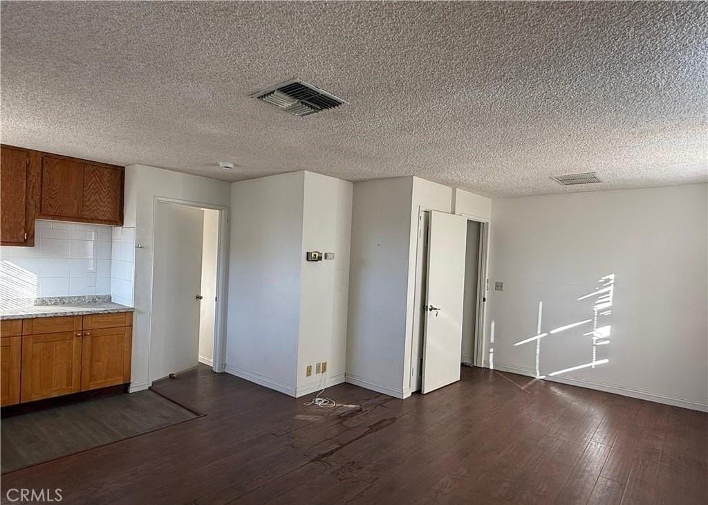 713 N Grand Ave #6A - Photo 4 of 11