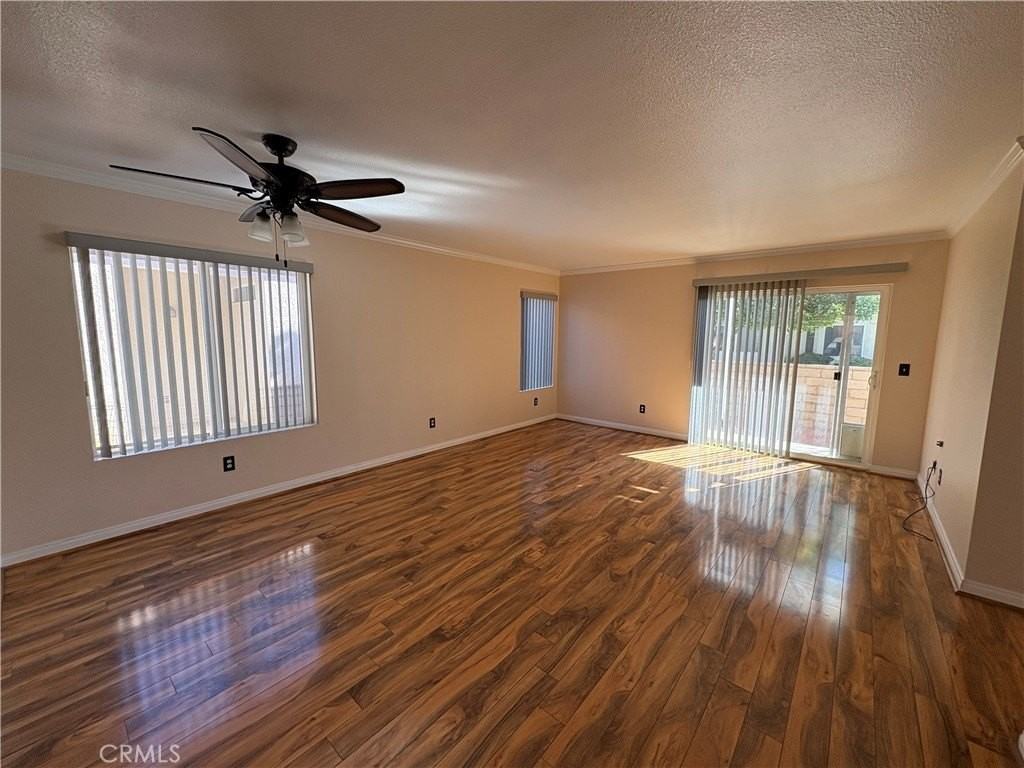 11571 Park Ln - Photo 2 of 16