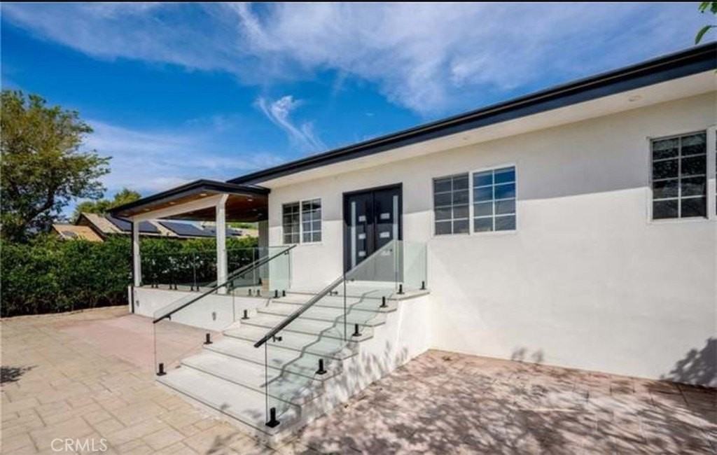 10510 Helendale Ave - Photo 2 of 28