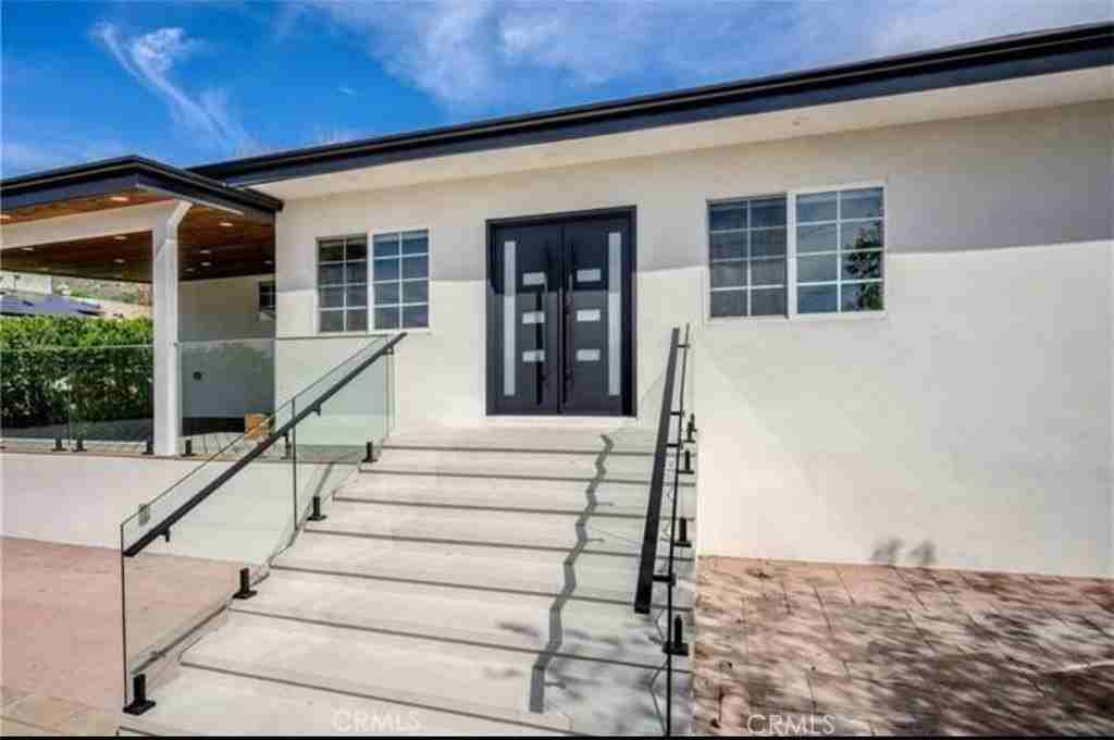 10510 Helendale Ave - Photo 3 of 28