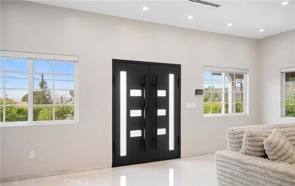 10510 Helendale Ave - Photo 4 of 28