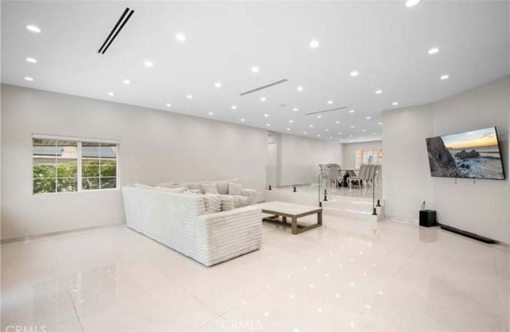 10510 Helendale Ave - Photo 5 of 28