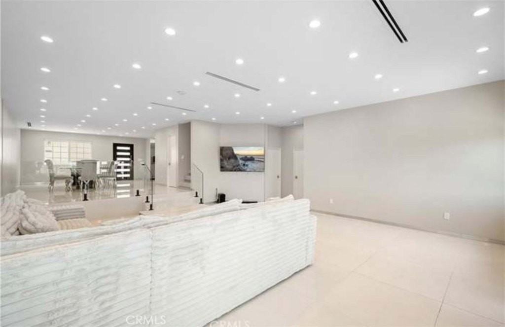 10510 Helendale Ave - Photo 6 of 28