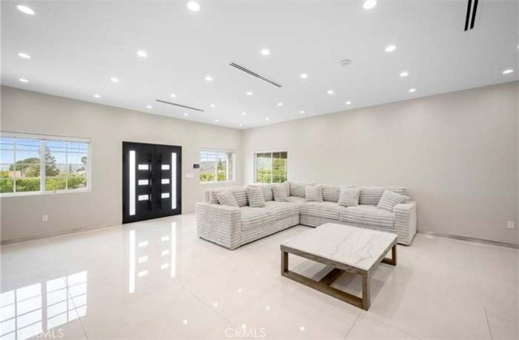 10510 Helendale Ave - Photo 7 of 28