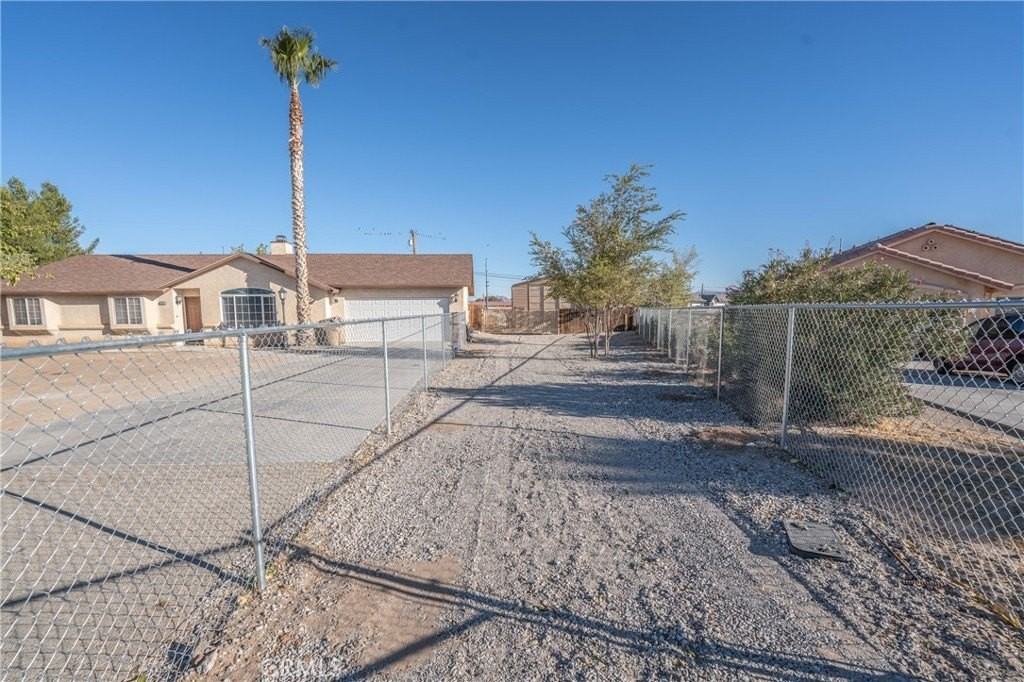 18252 Sequoia St - Photo 7 of 46