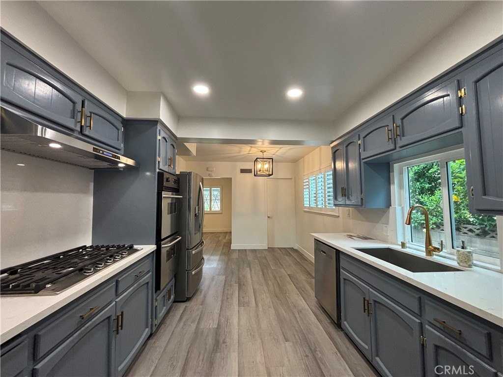 8356 Vanalden Ave - Photo 6 of 46