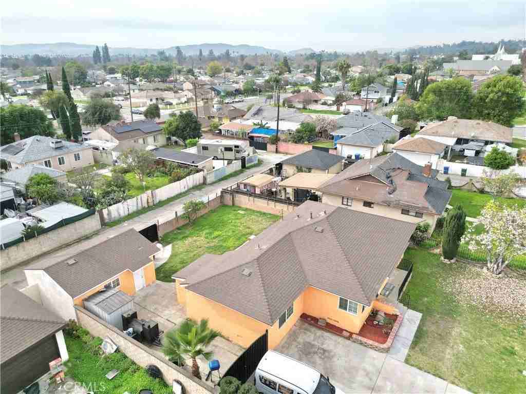 732 James Pl - Photo 7 of 32