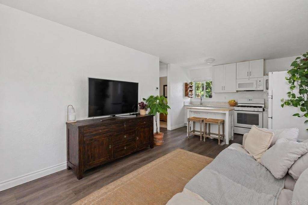 1312 Missouri Ave - Photo 4 of 12