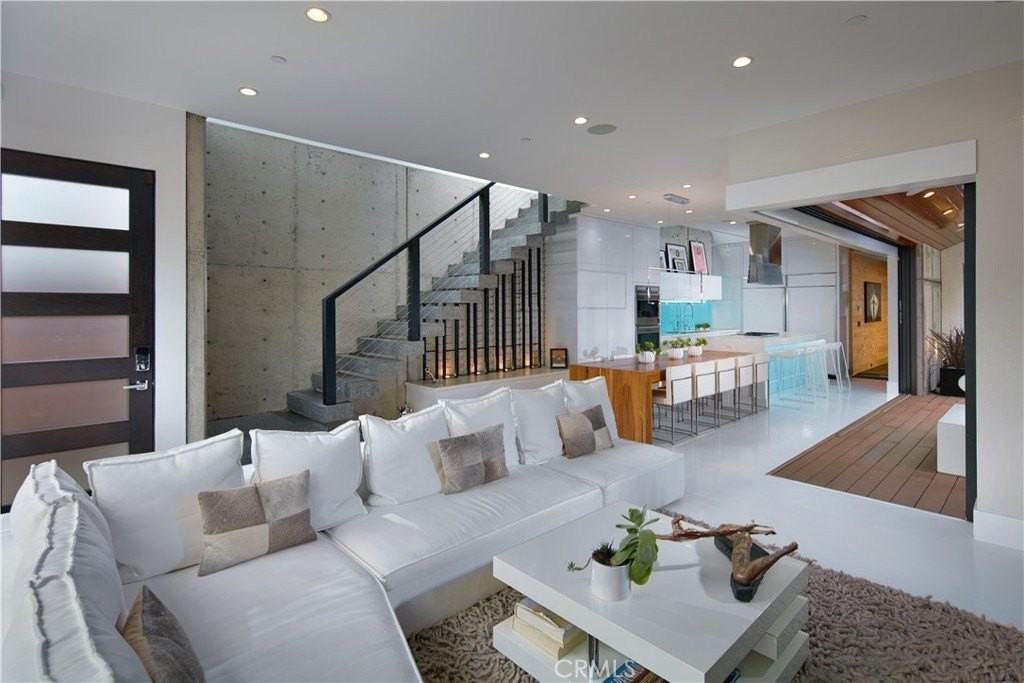 604 Acacia Ave - Photo 2 of 8