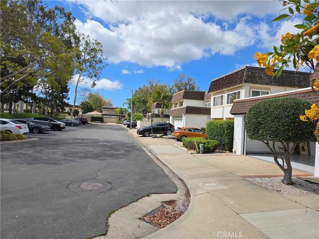 20 Senisa - Photo 2 of 50