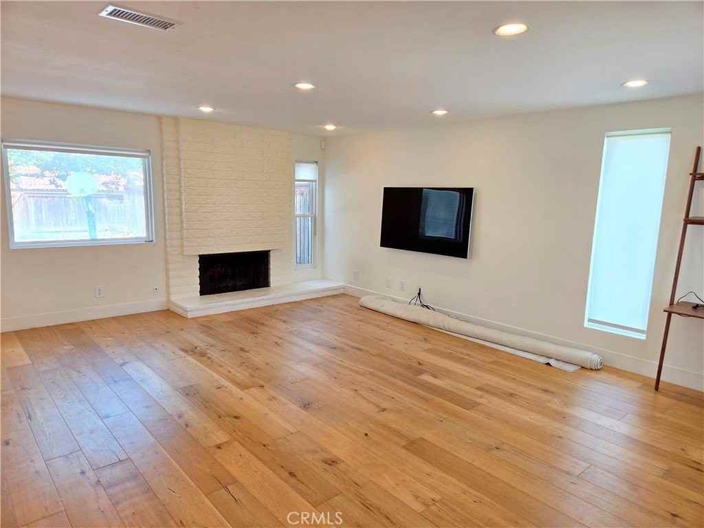 20 Senisa - Photo 6 of 50