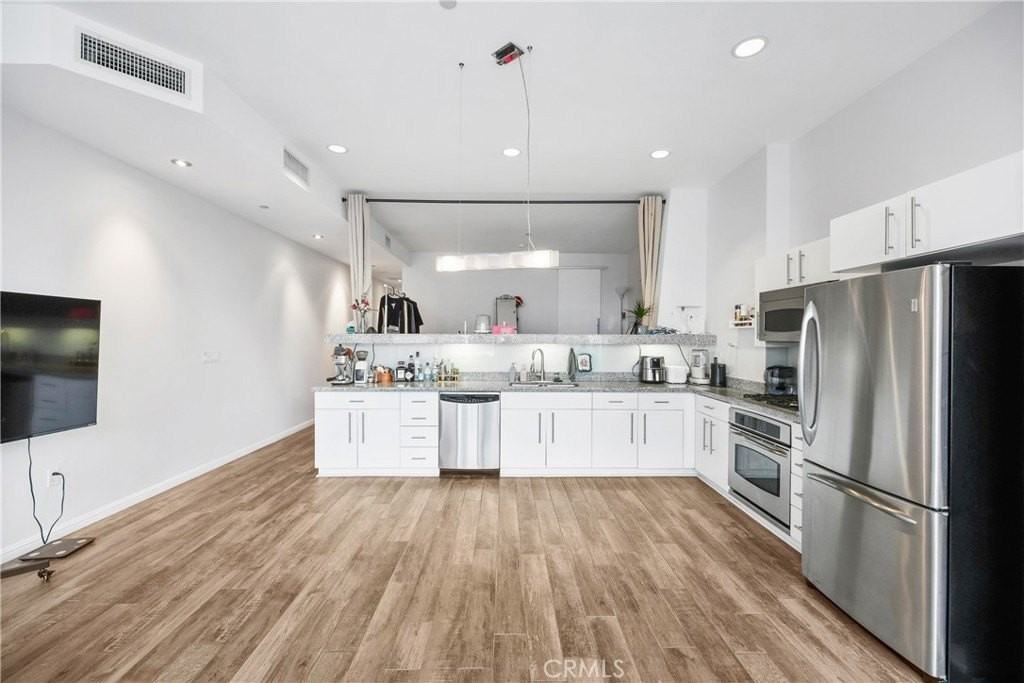 1100 Wilshire Blvd #2607 - Photo 3 of 44