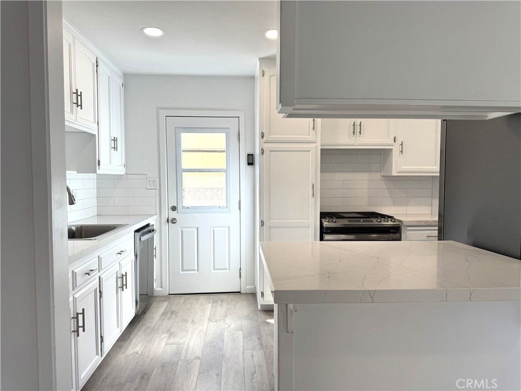 4292 Howard Ave - Photo 7 of 25