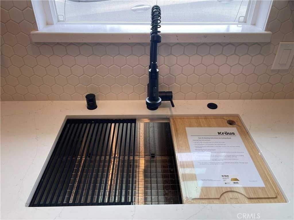 413 S Illinois St - Photo 7 of 11