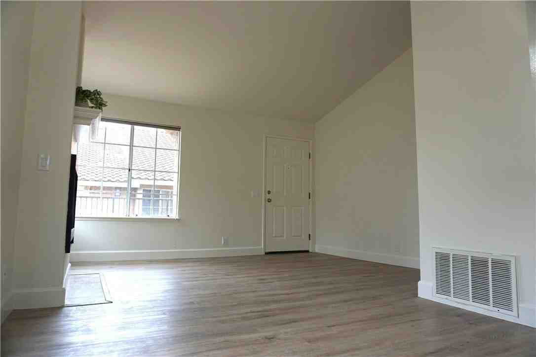 4 Via Compania - Photo 2 of 37