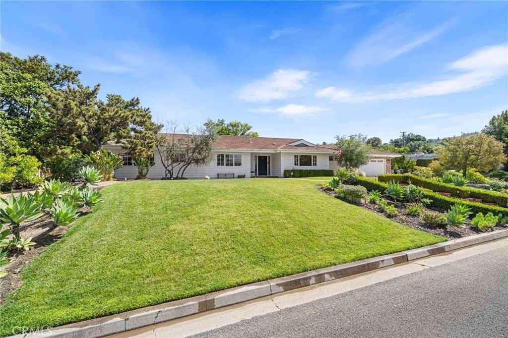 1191 Saint Vincent Pl - Photo 2 of 33