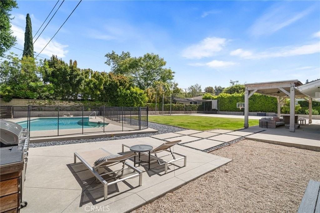 1191 Saint Vincent Pl - Photo 3 of 33