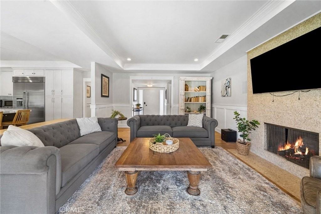 1191 Saint Vincent Pl - Photo 7 of 33