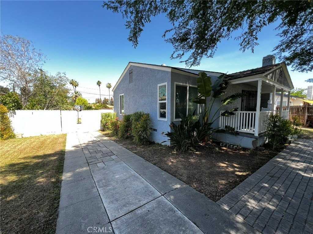 7545 Mount Vernon St - Photo 3 of 35