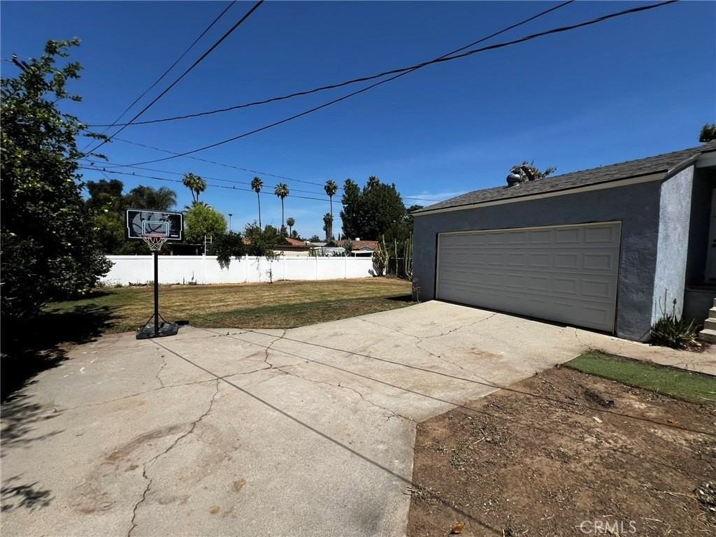 7545 Mount Vernon St - Photo 4 of 35