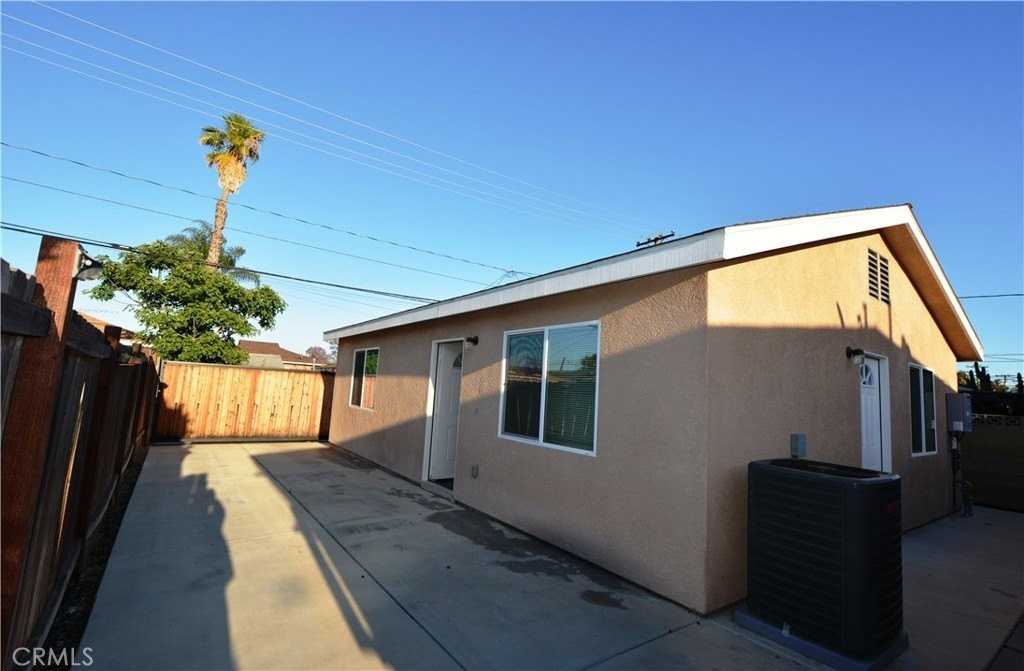 18328 Devlin Ave - Photo 6 of 29