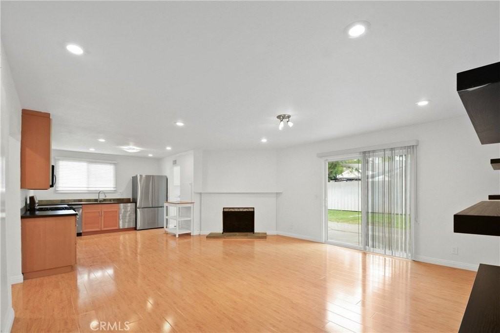 6149 Dalecrest Ave - Photo 4 of 11