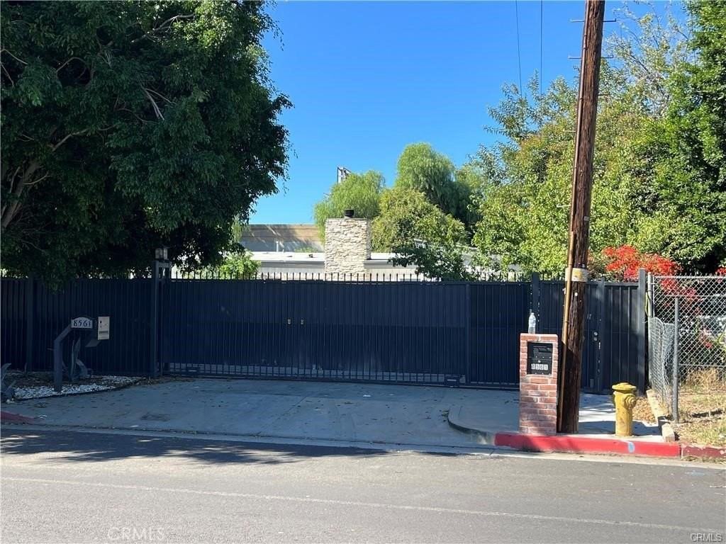 8561 Orion Ave - Photo 2 of 16