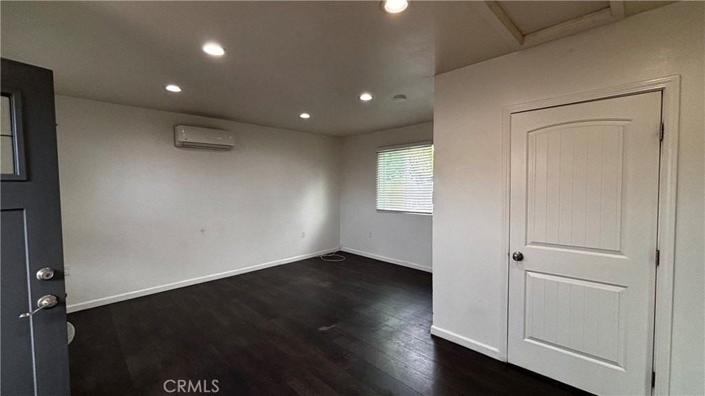 7922 Lindley Ave - Photo 6 of 11