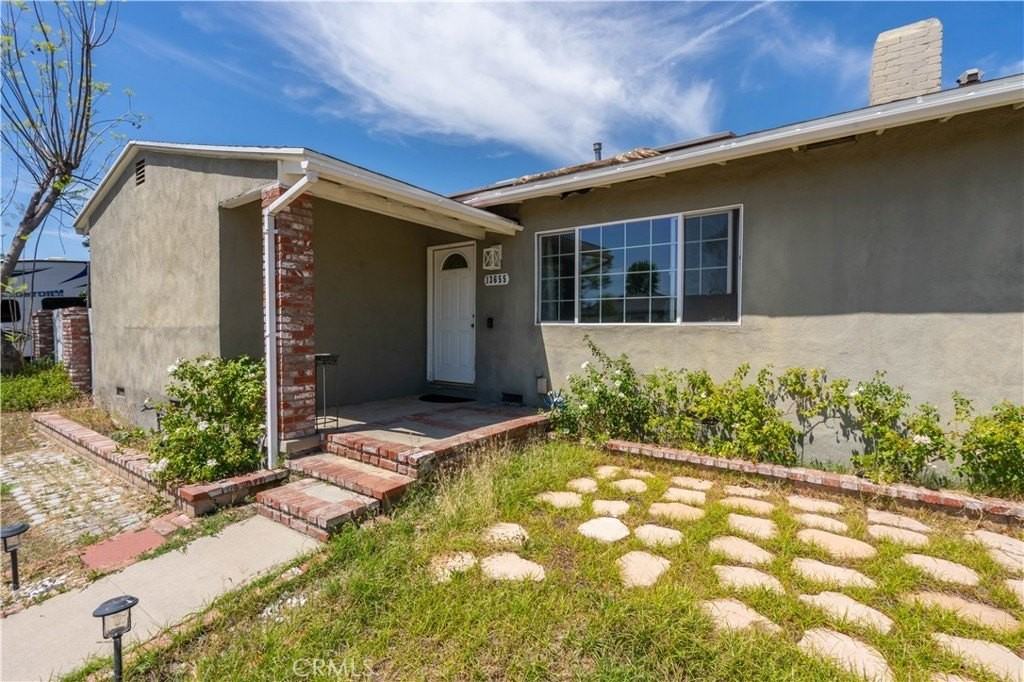 13655 Chase St - Photo 3 of 34