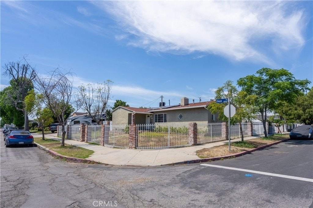 13655 Chase St - Photo 4 of 34