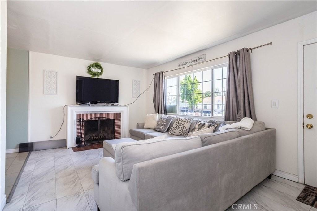 13655 Chase St - Photo 5 of 34