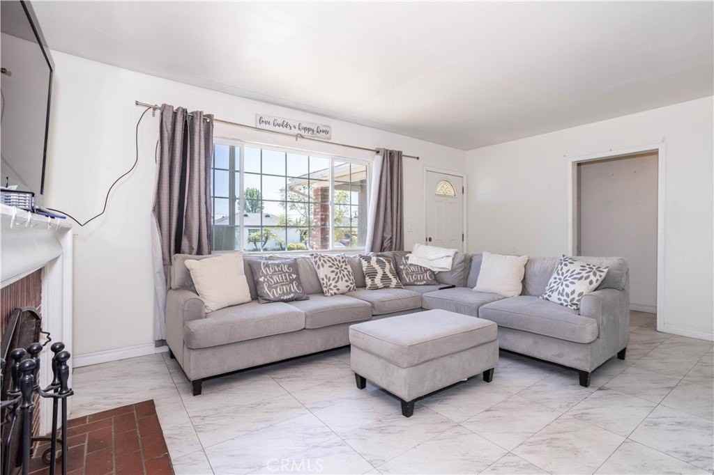 13655 Chase St - Photo 7 of 34