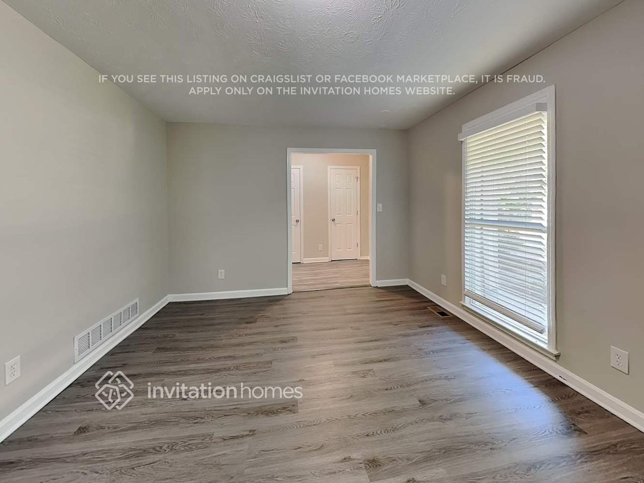 3269 Robin Hood Ln - Photo 7 of 20