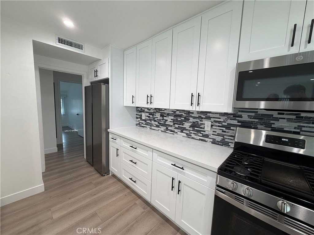 8414 Owensmouth Ave - Photo 5 of 20