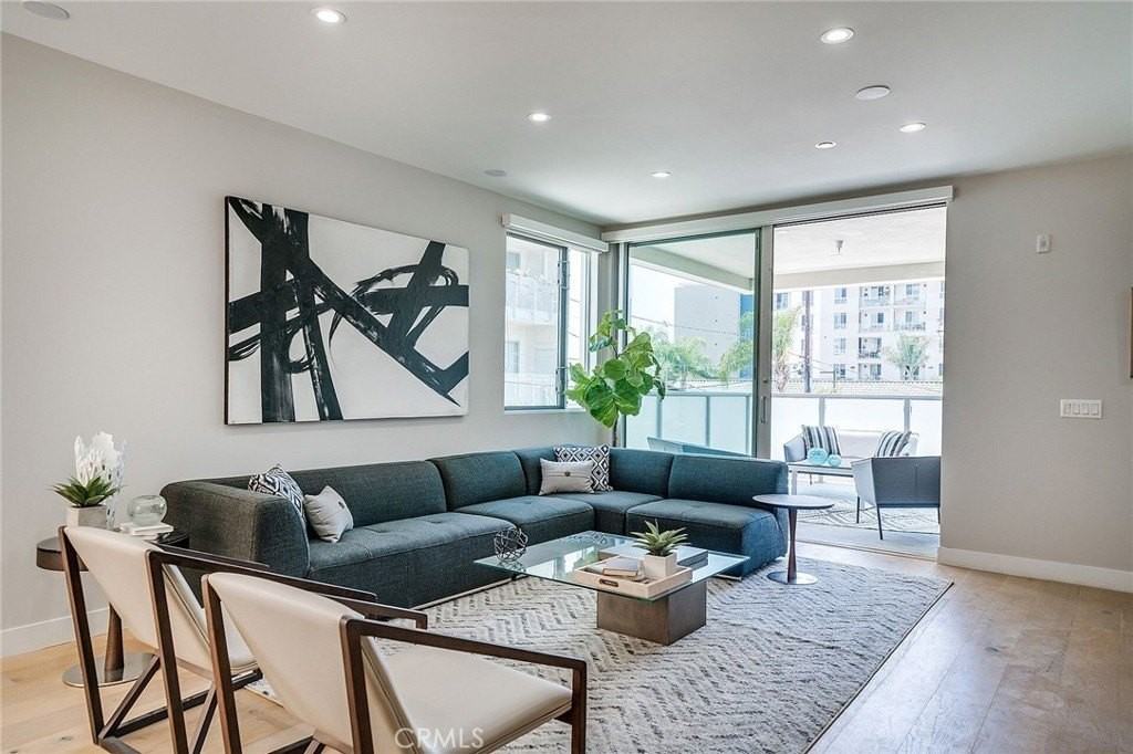 1148 N Detroit St #1B - Photo 5 of 22