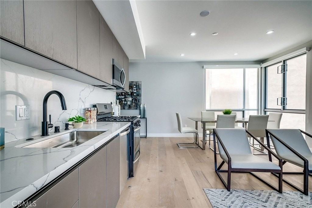 1148 N Detroit St #1B - Photo 7 of 22