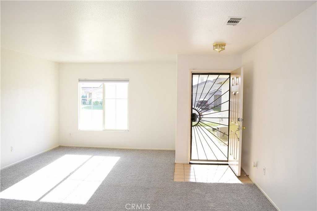 1610 Stoneside Dr - Photo 2 of 7