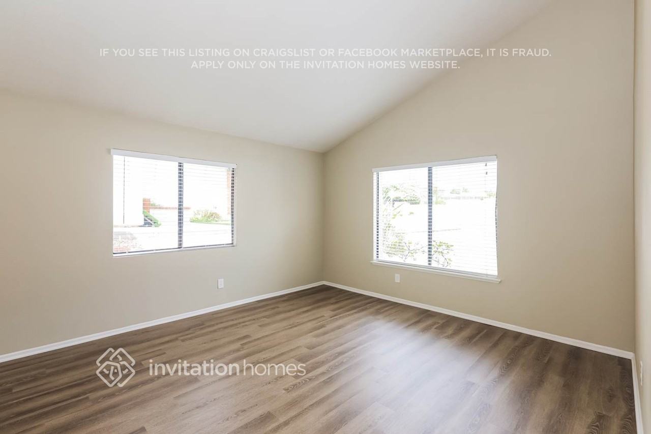 11579 Ridgecrest Ln - Photo 4 of 17