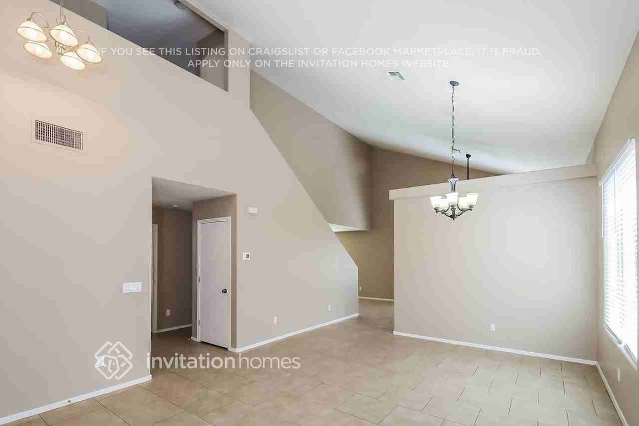 10215 W Veliana Way - Photo 4 of 16