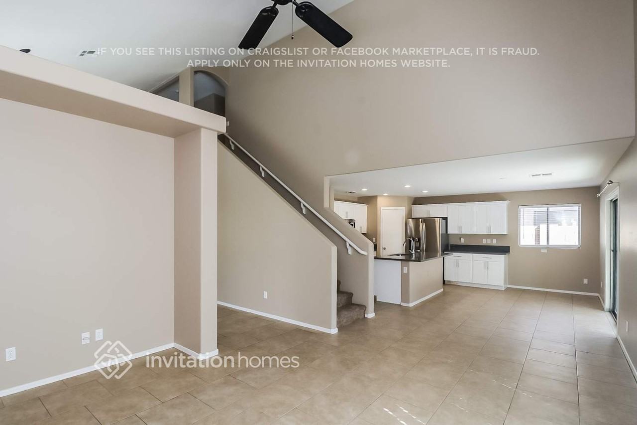 10215 W Veliana Way - Photo 6 of 16