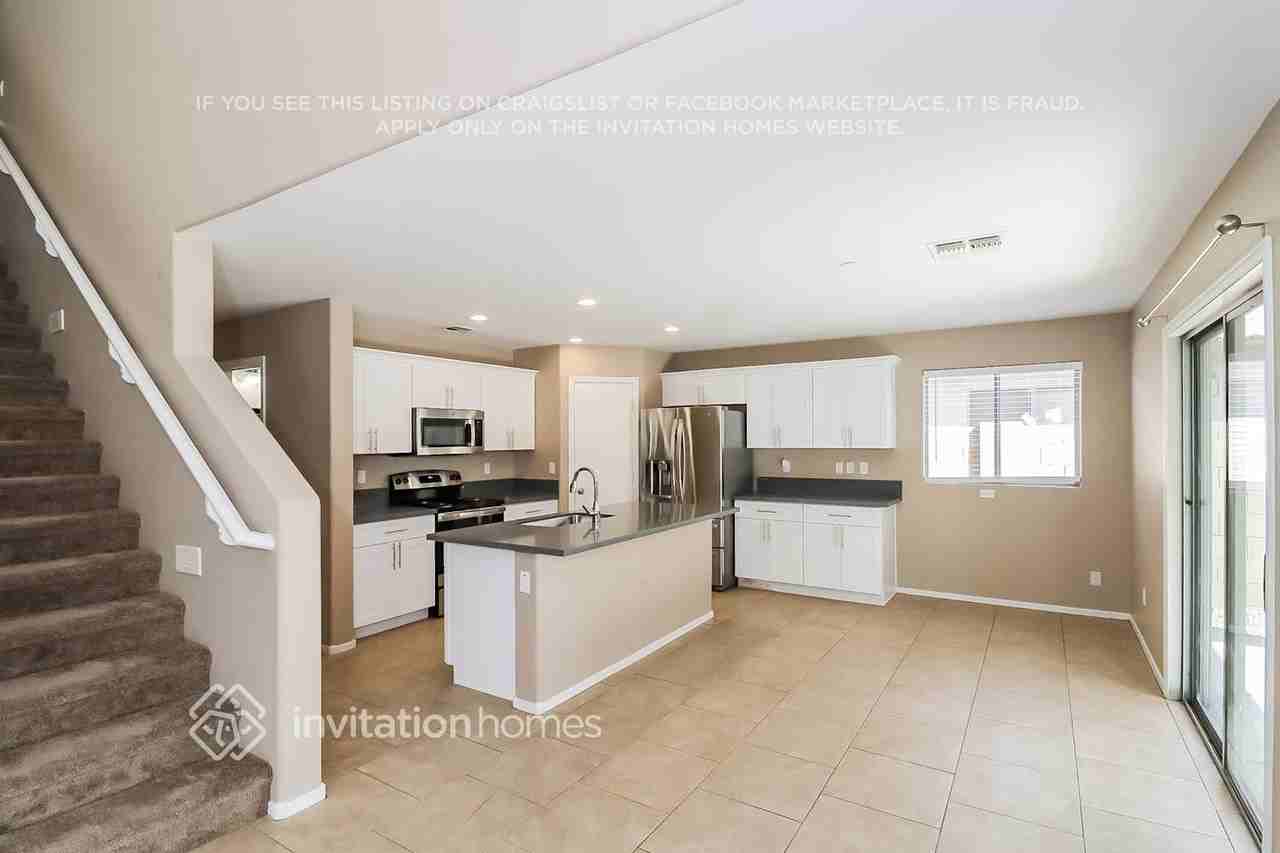 10215 W Veliana Way - Photo 7 of 16