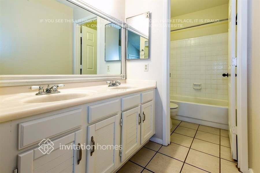 128 W Indigo St - Photo 5 of 7