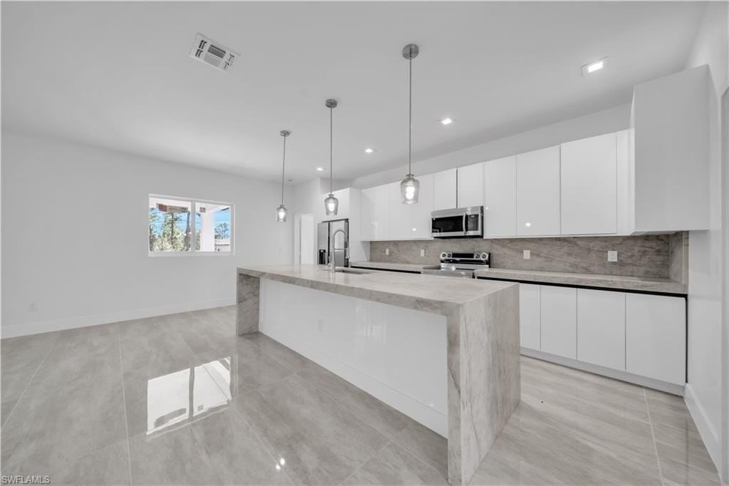 828 Genoa Ave S - Photo 6 of 33