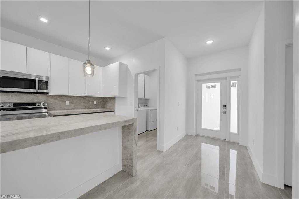 828 Genoa Ave S - Photo 7 of 33