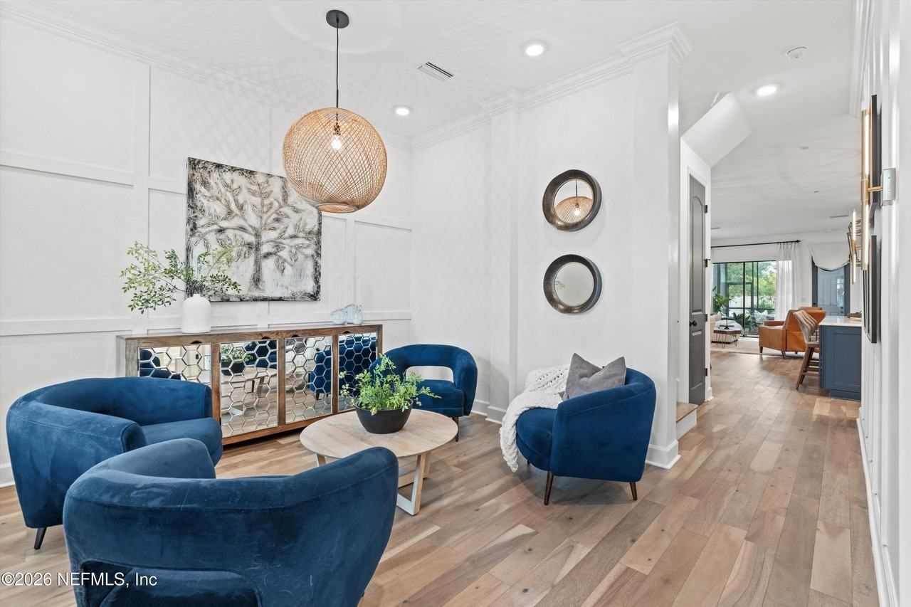 192 Park Center Ave - Photo 5 of 38