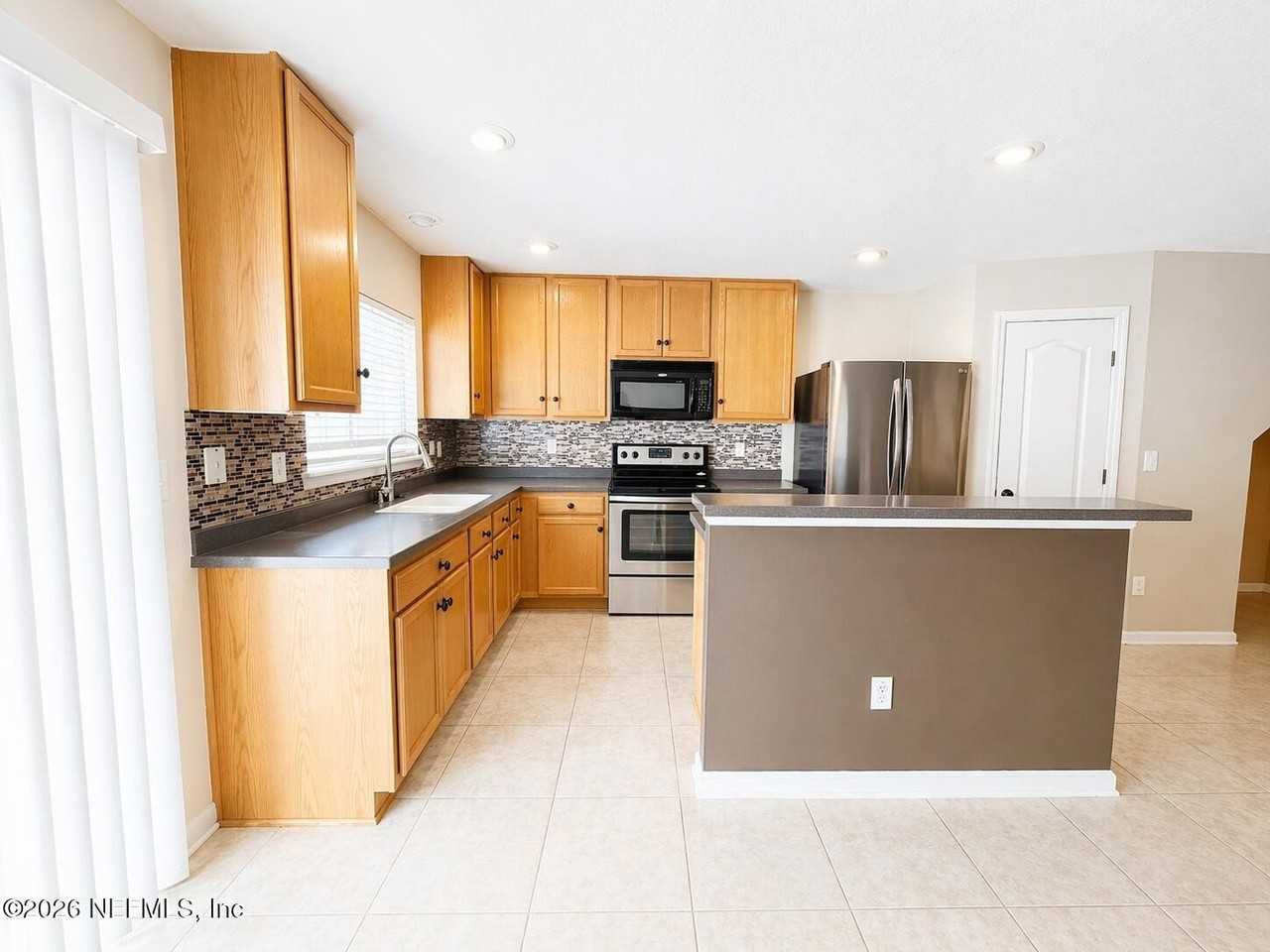 253 E Pisa Pl - Photo 3 of 10