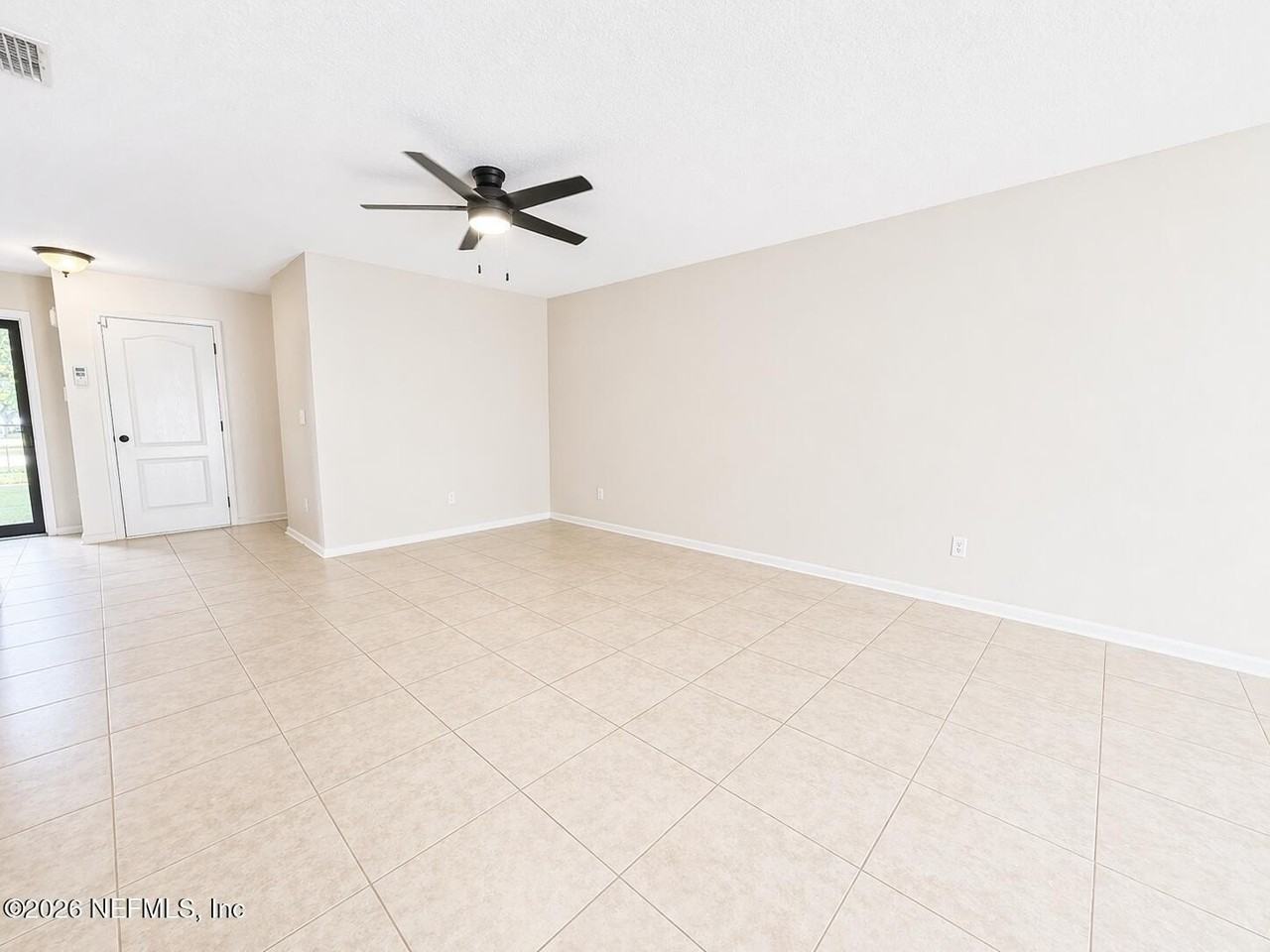 253 E Pisa Pl - Photo 4 of 10