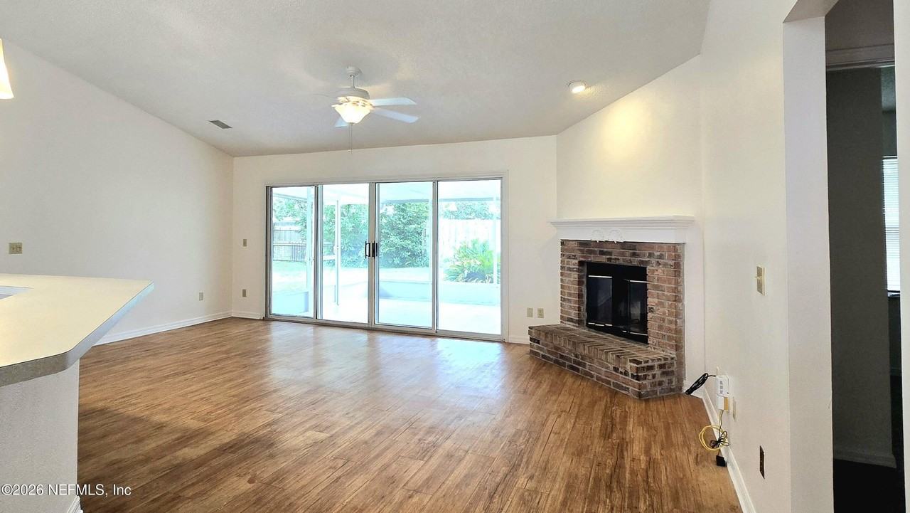 8636 Charlesgate Cir N - Photo 4 of 19