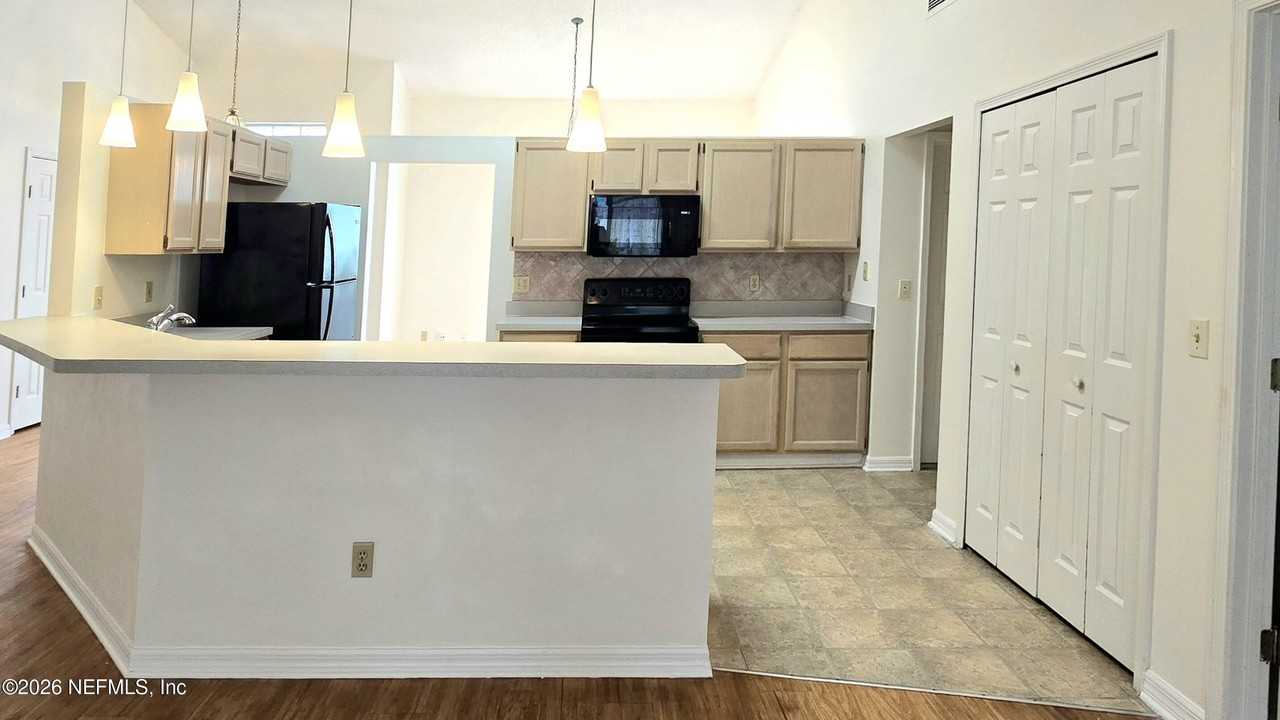 8636 Charlesgate Cir N - Photo 7 of 19