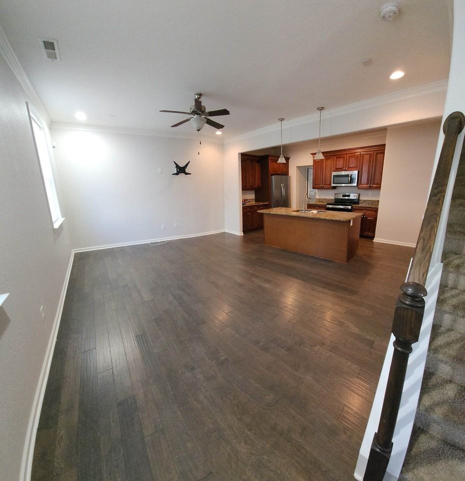 8011 Woodall Rd #B - Photo 4 of 44